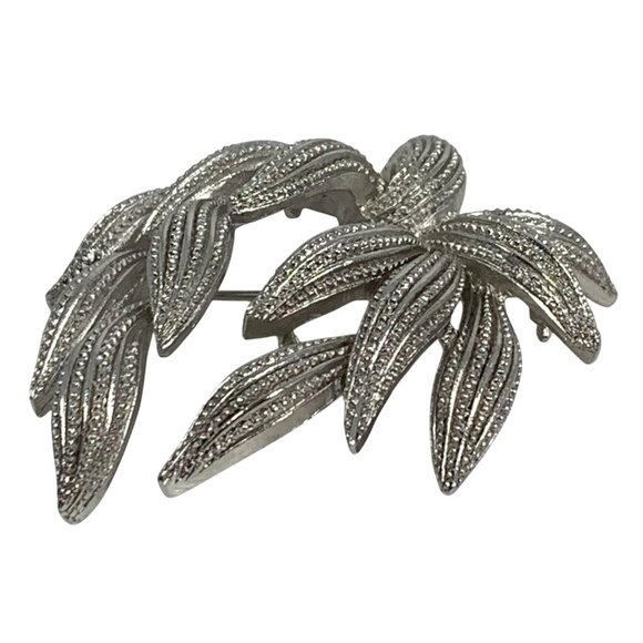 VTG CROWN TRIFARI Textured Silver Tone Wheat Wreath Plant Leaves Spray Brooch - Picture 2 of 9
